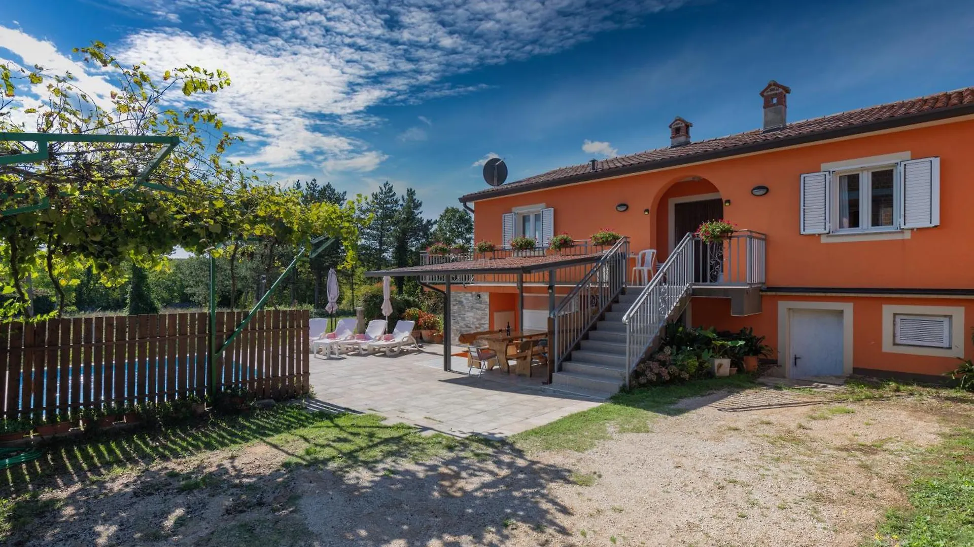 公寓 拉宾Haus Orange Familienfreundliche Lage Mit Pool公寓 克罗地亚