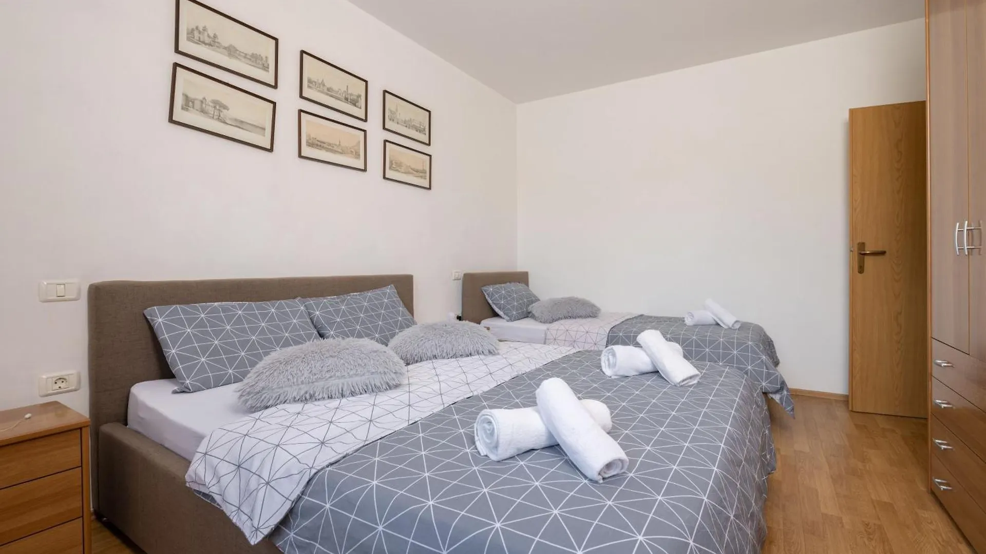 Haus Orange Familienfreundliche Lage Mit Pool Apartment Labin  Croatia