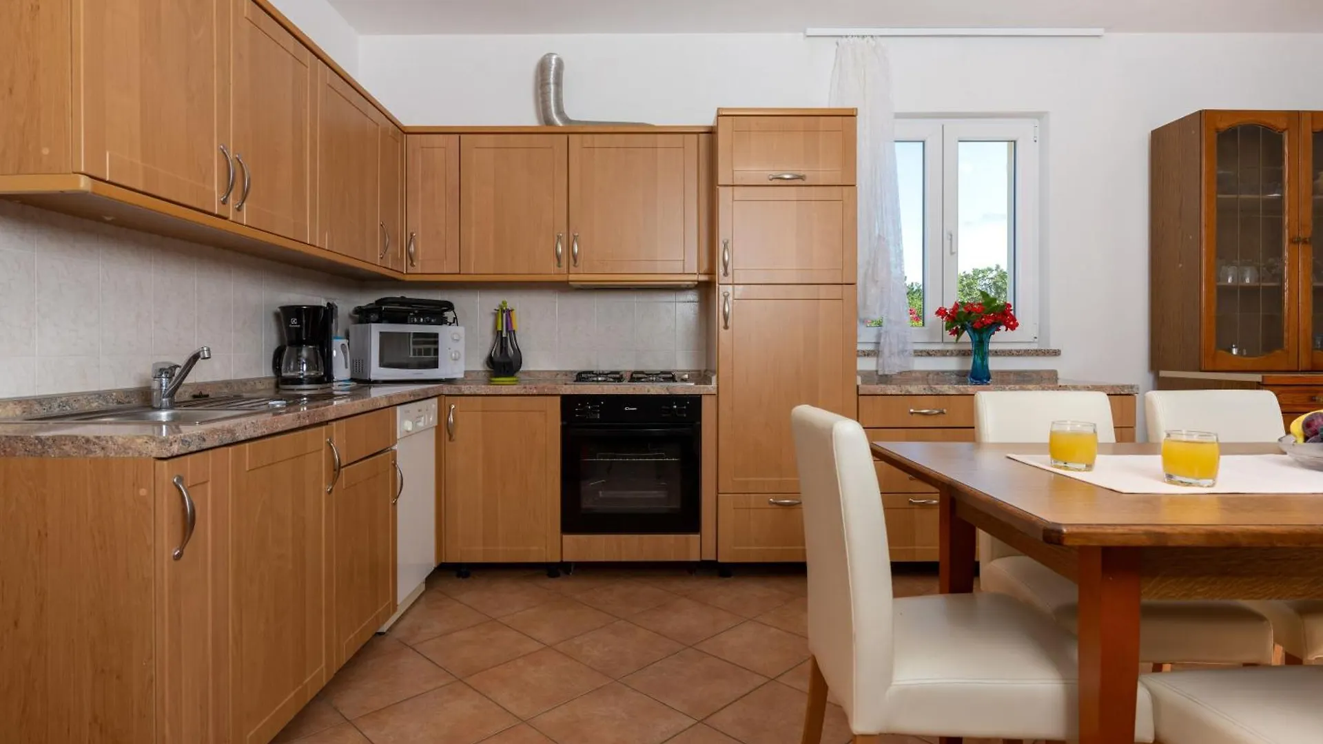 Haus Orange Familienfreundliche Lage Mit Pool Apartment Labin  Labin (Istria)